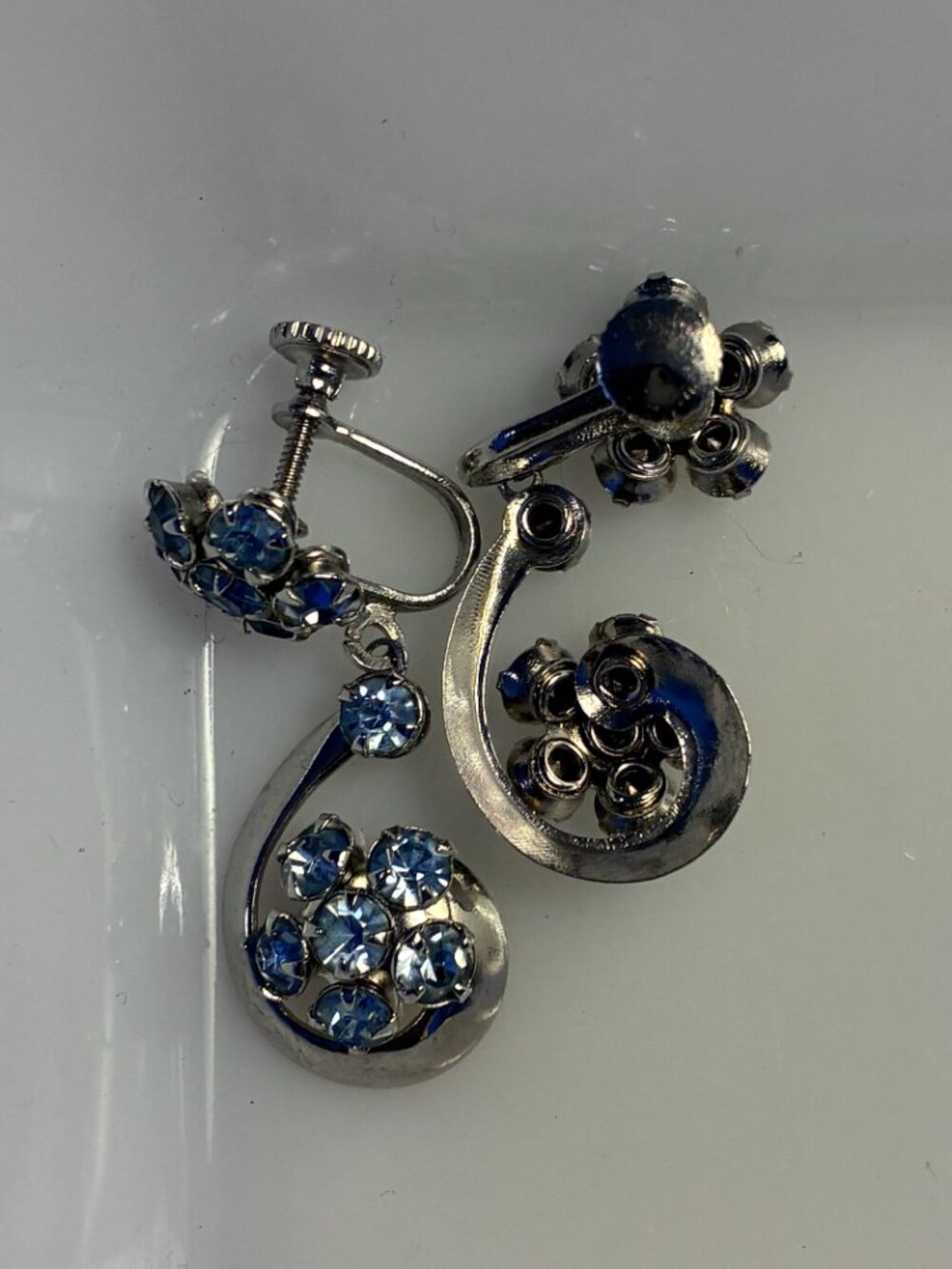 Estate Bundle of Vintage Earrings - Picture 3 of 6